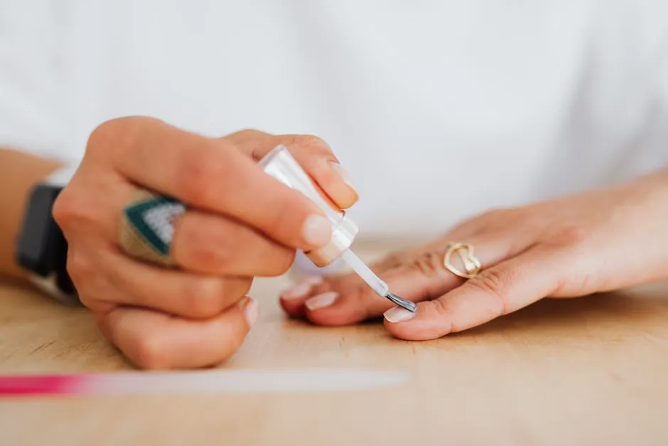 Hvilken neglelim er bedst en test af seks lim